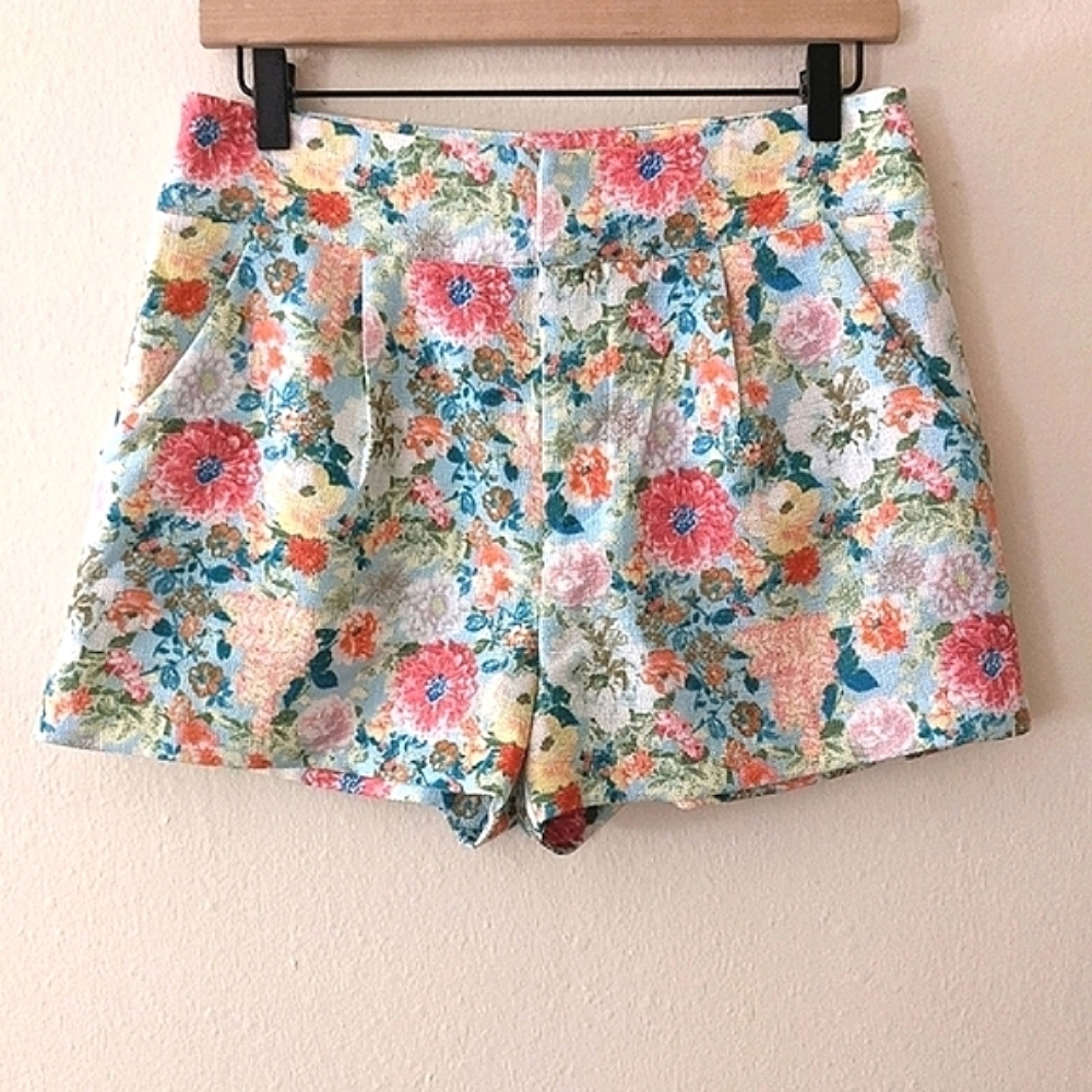 Under Skies Floral Pleated Shorts size Medium